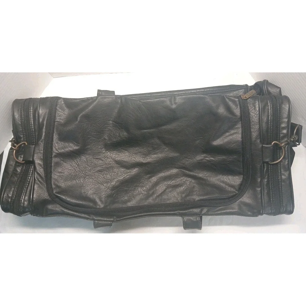 Vtg 90s WILSON Leather Gym /Sports/ Duffle /Carry On Bag 4 Zip Compartments 24
